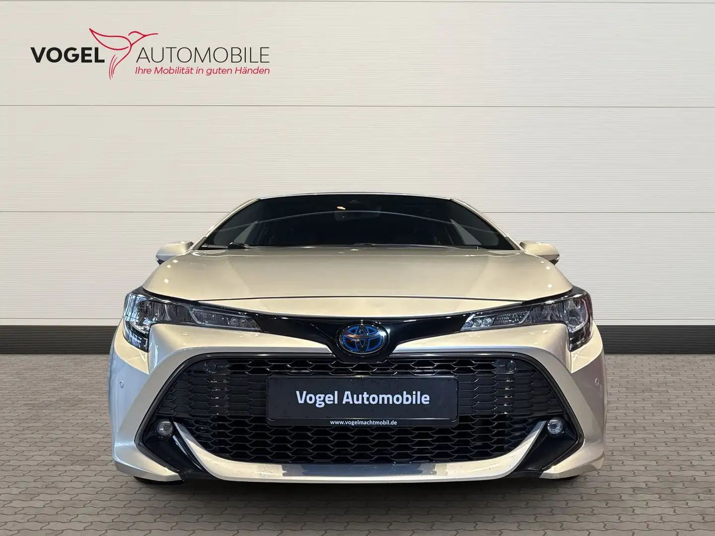 Toyota Corolla 1.8 Club Hybrid Kam.+LED+ACC+SHZ Silber - 2