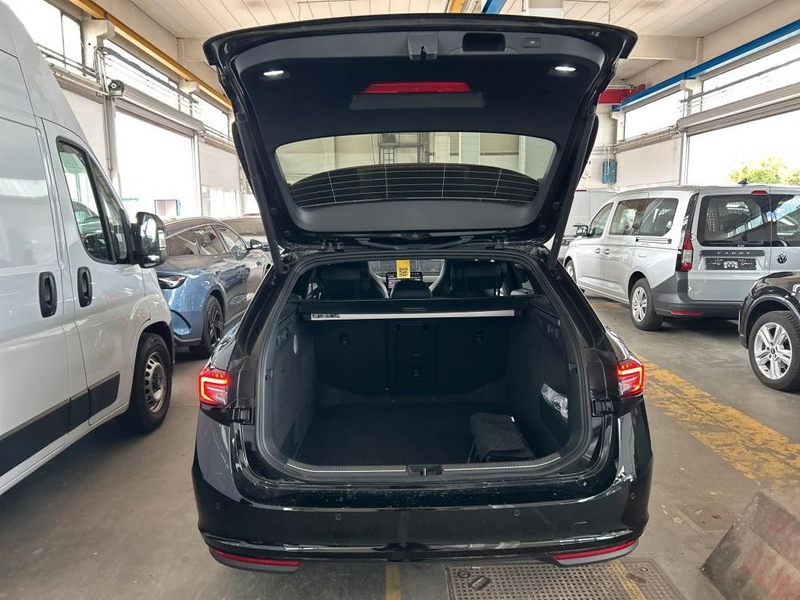 Skoda Superb Combi 2.0 TDI Sportline *MATRIX*CANTON* — photo 13