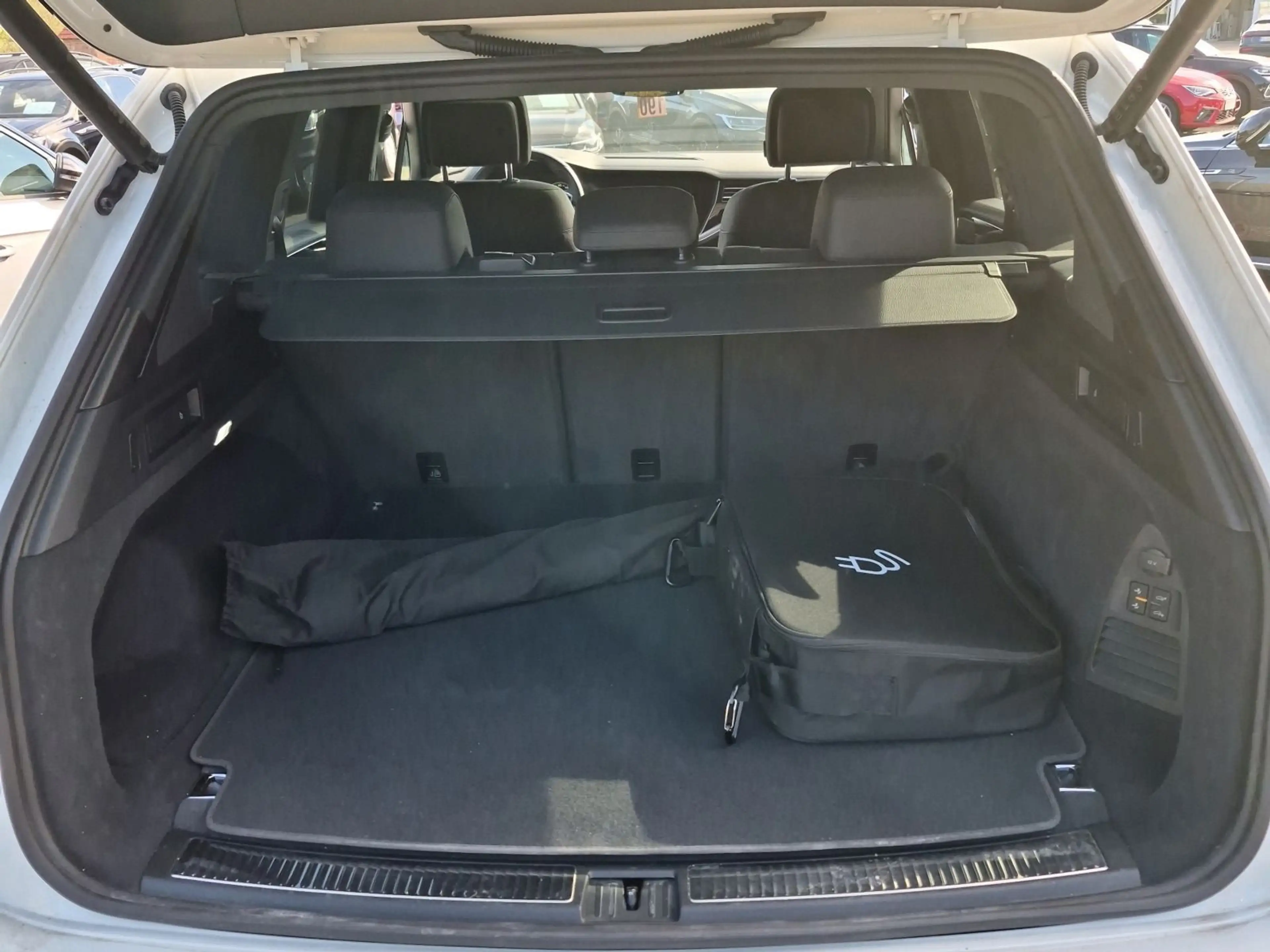 Volkswagen Touareg R 3.0 TSI eHybrid 4M PANO 360° AHK LUFT — photo 8