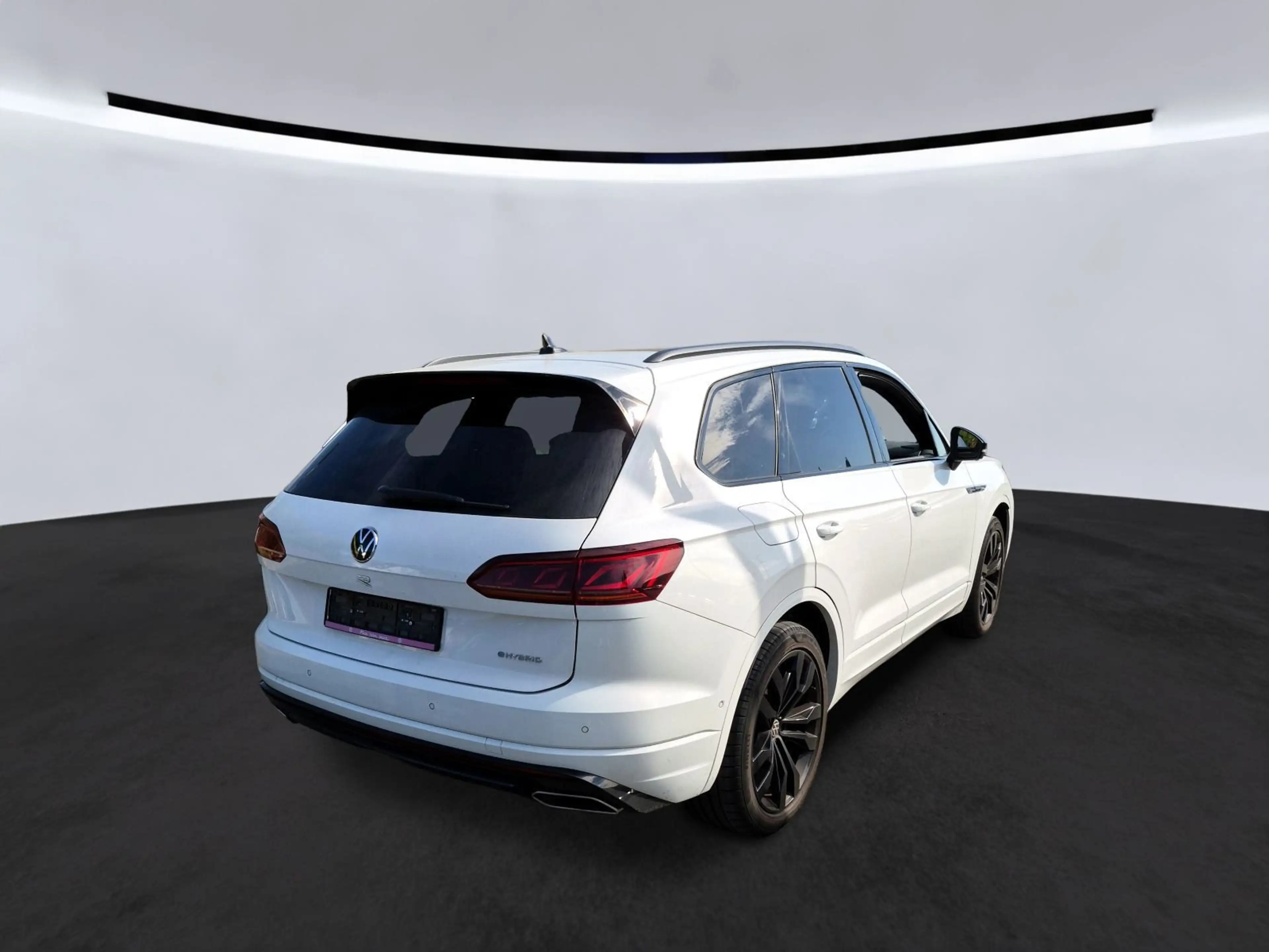 Volkswagen Touareg R 3.0 TSI eHybrid 4M PANO 360° AHK LUFT — photo 5
