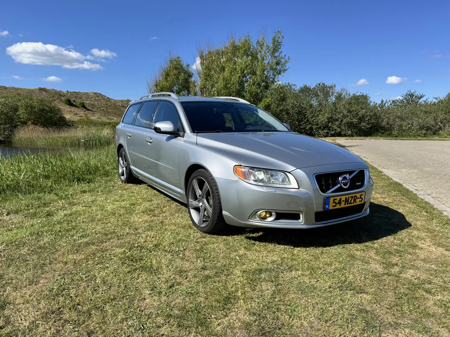 Volvo V70 2.0T R-Design Gris - 1