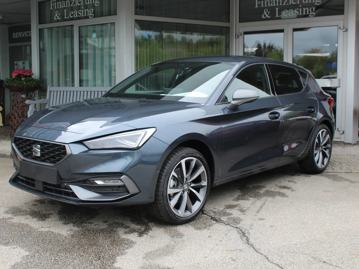 SEAT Leon 1.5 TSI 110 kW FR MATRIX LED NAVI Grau - 1