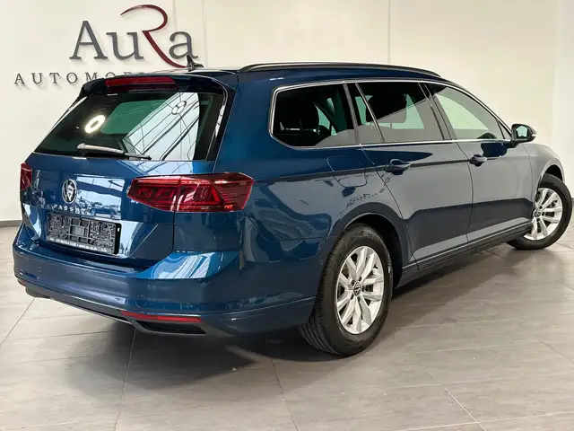 Volkswagen Passat view 4