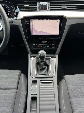 Volkswagen Passat view 12