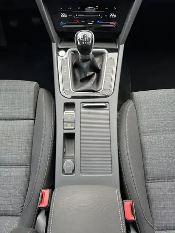 Volkswagen Passat view 13