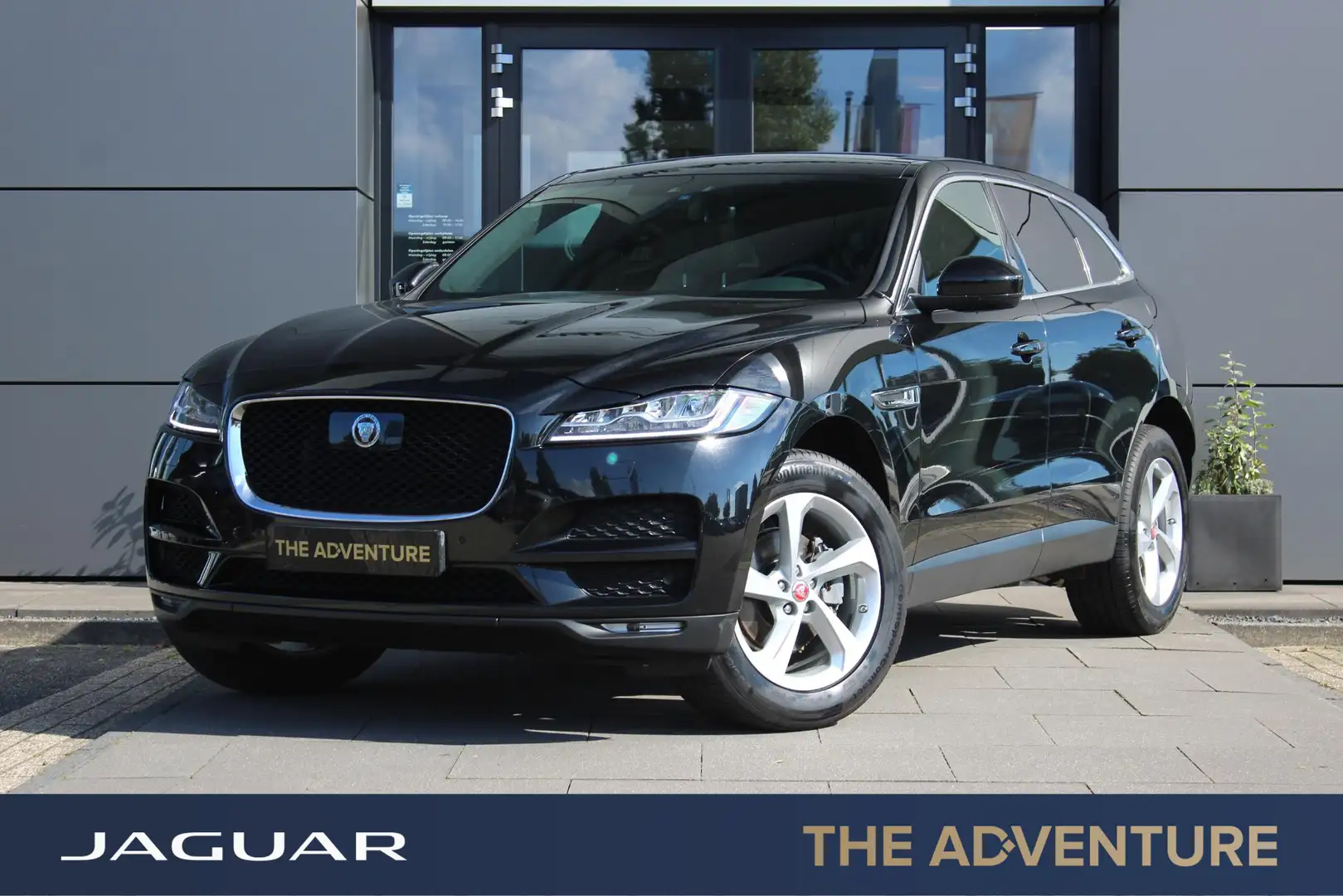 Jaguar F-Pace 2.0t AWD Portfolio | Pano | Trekhaak | Cold Climat Zwart - 1