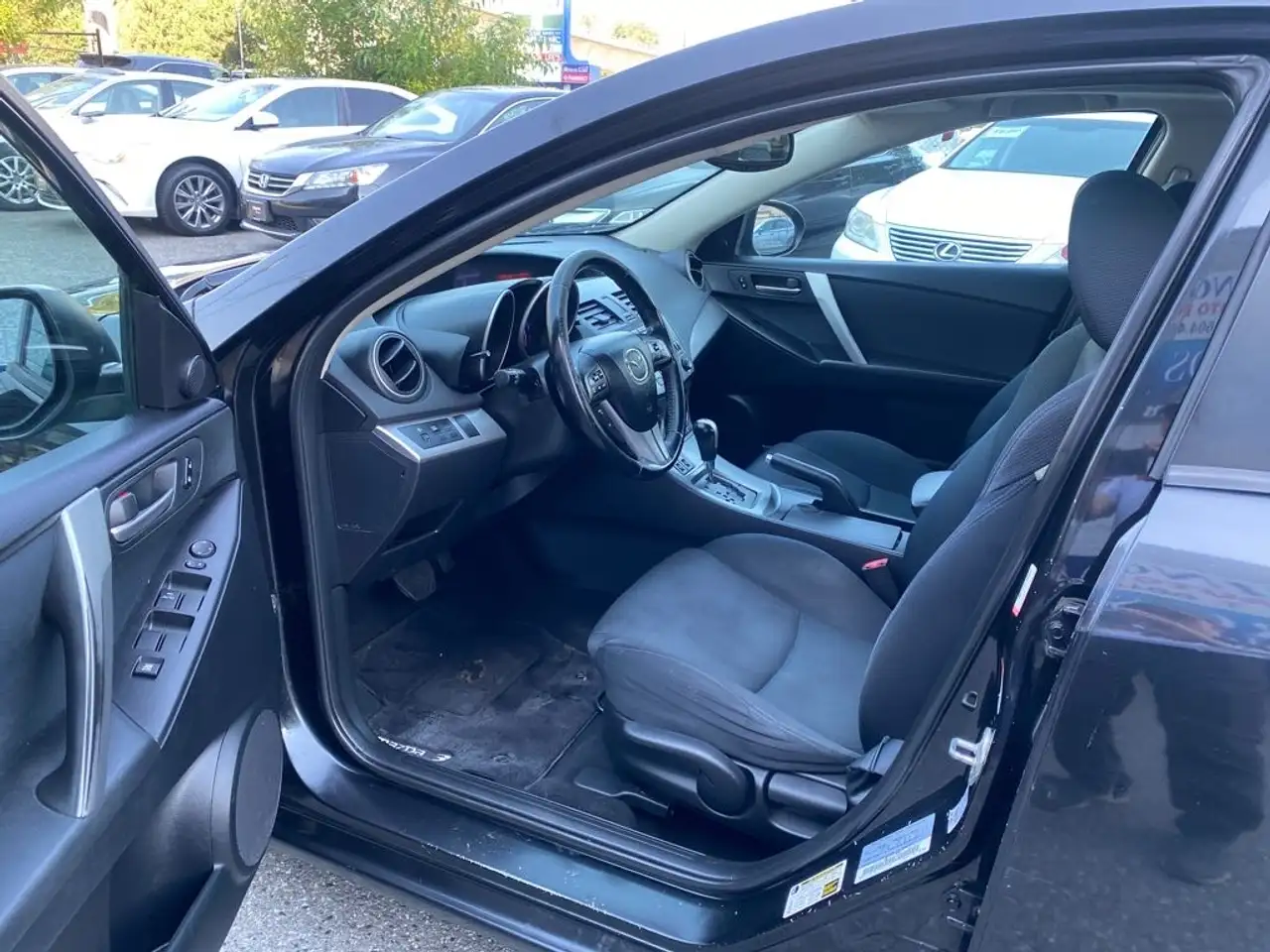 Mazda 3 снимка Mazda 3