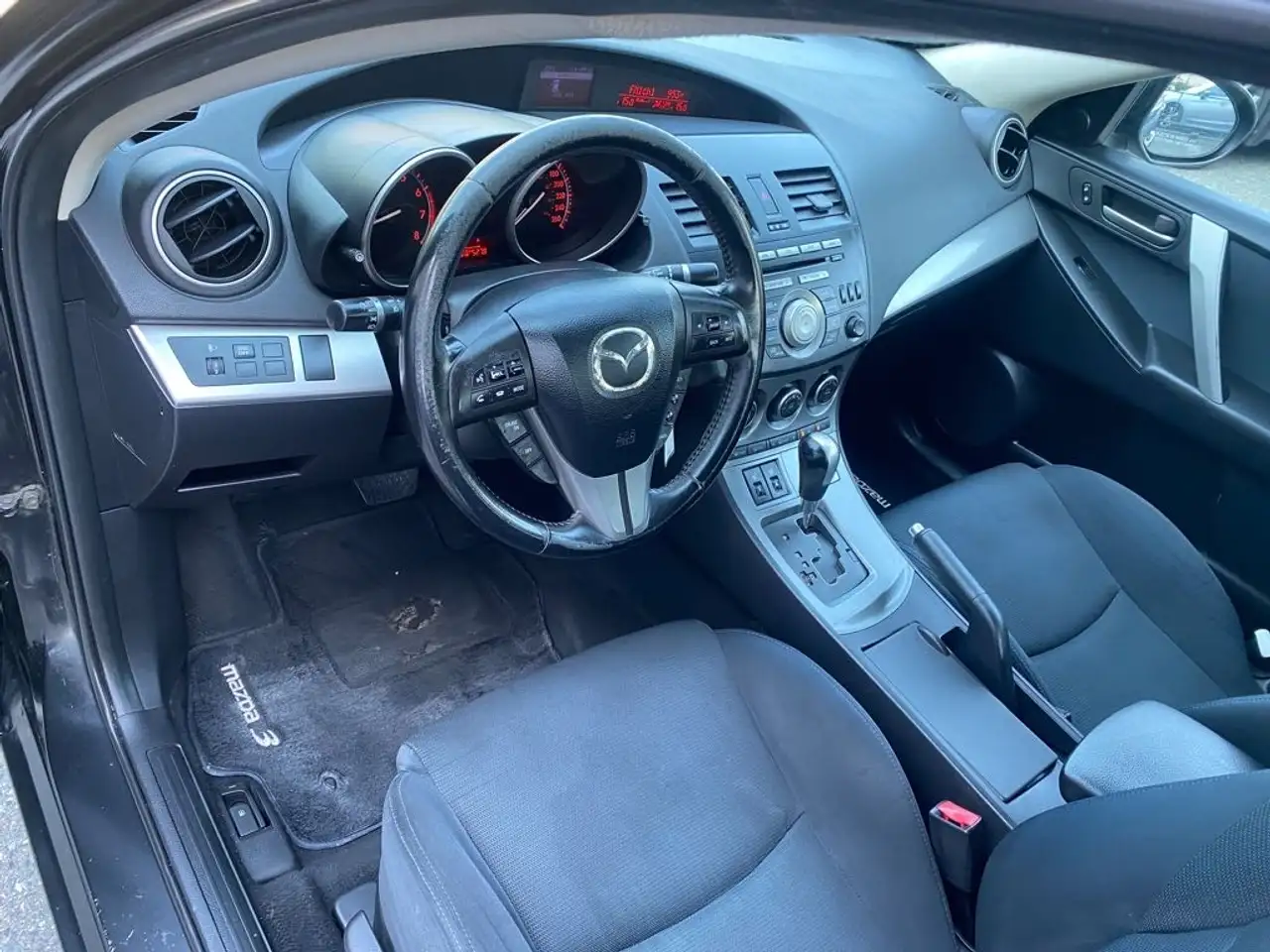 Mazda 3 снимка Mazda 3