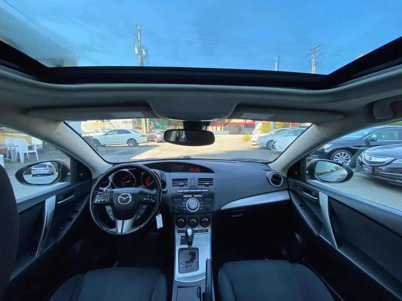 Mazda 3 снимка Mazda 3