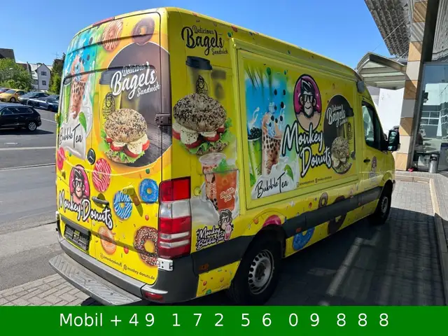 Mercedes-Benz Sprinter view 3