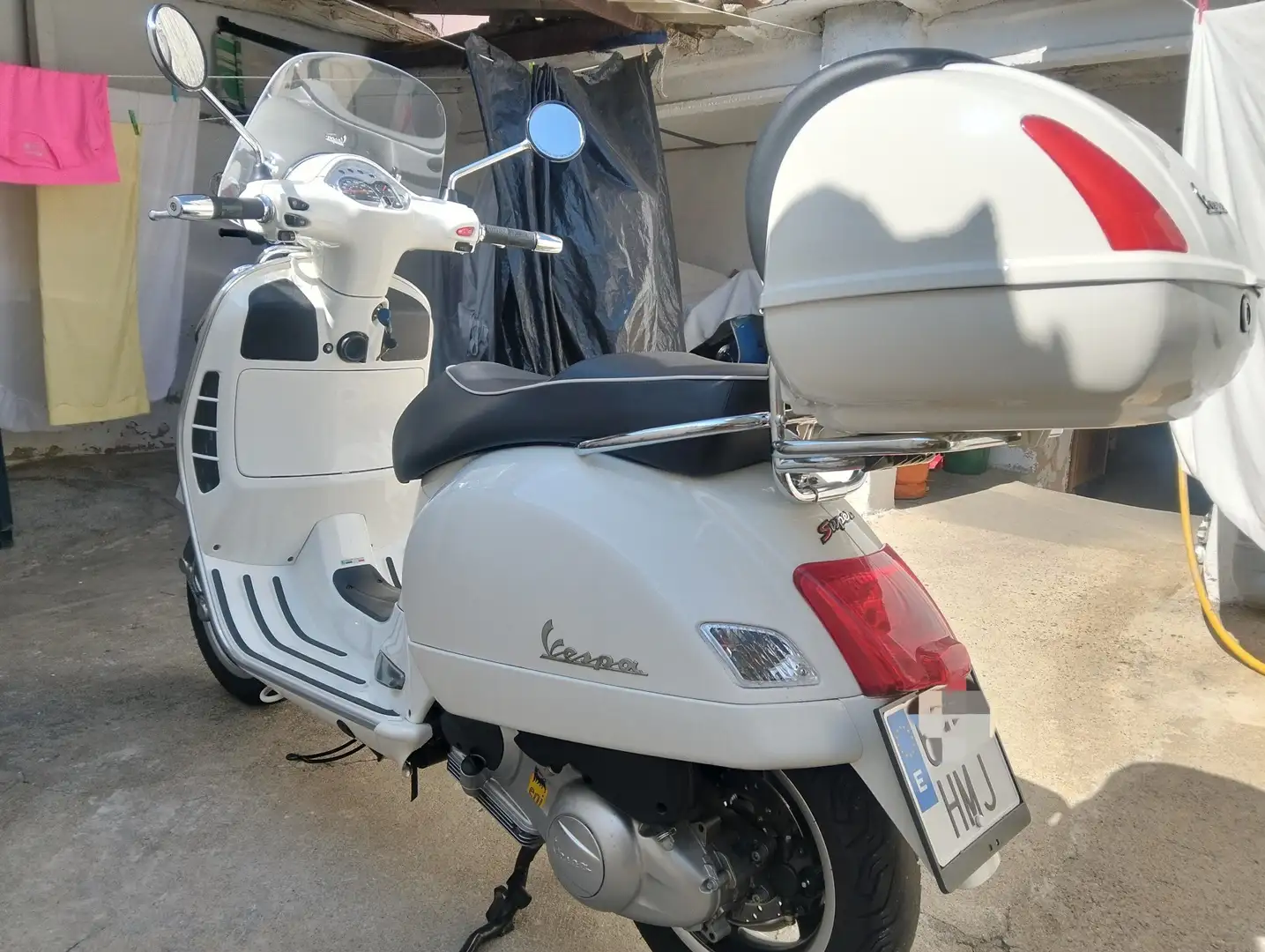 Vespa GTS Super Sport 300 Parrilla Delantera y Baúl Trasero Blanc - 1