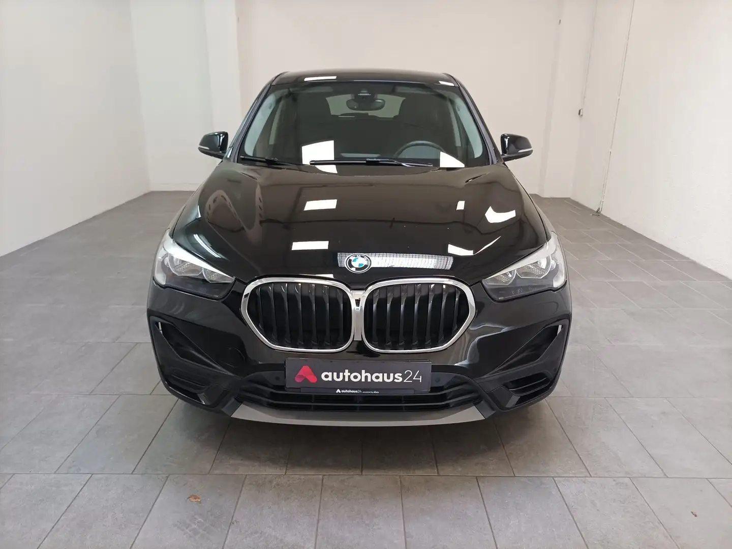 BMW X1 sDrive18i Advantage Navi|ParkP|Sitzhzg Zwart - 2