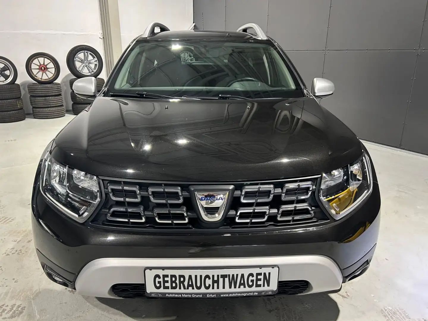 Dacia Duster II 1.6 SCe Prestige 2WD*Navi*Klimaaut.* Schwarz - 2