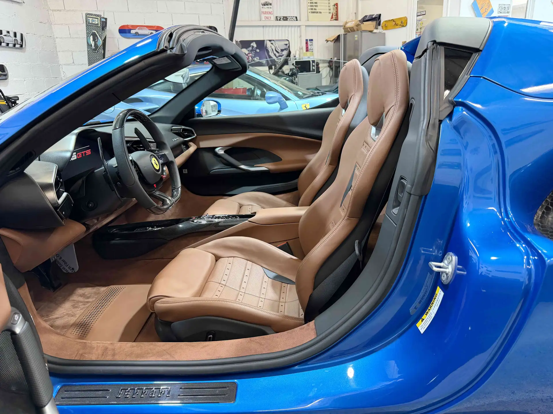 페라리 296 GTS 2025 파랑 사진 8