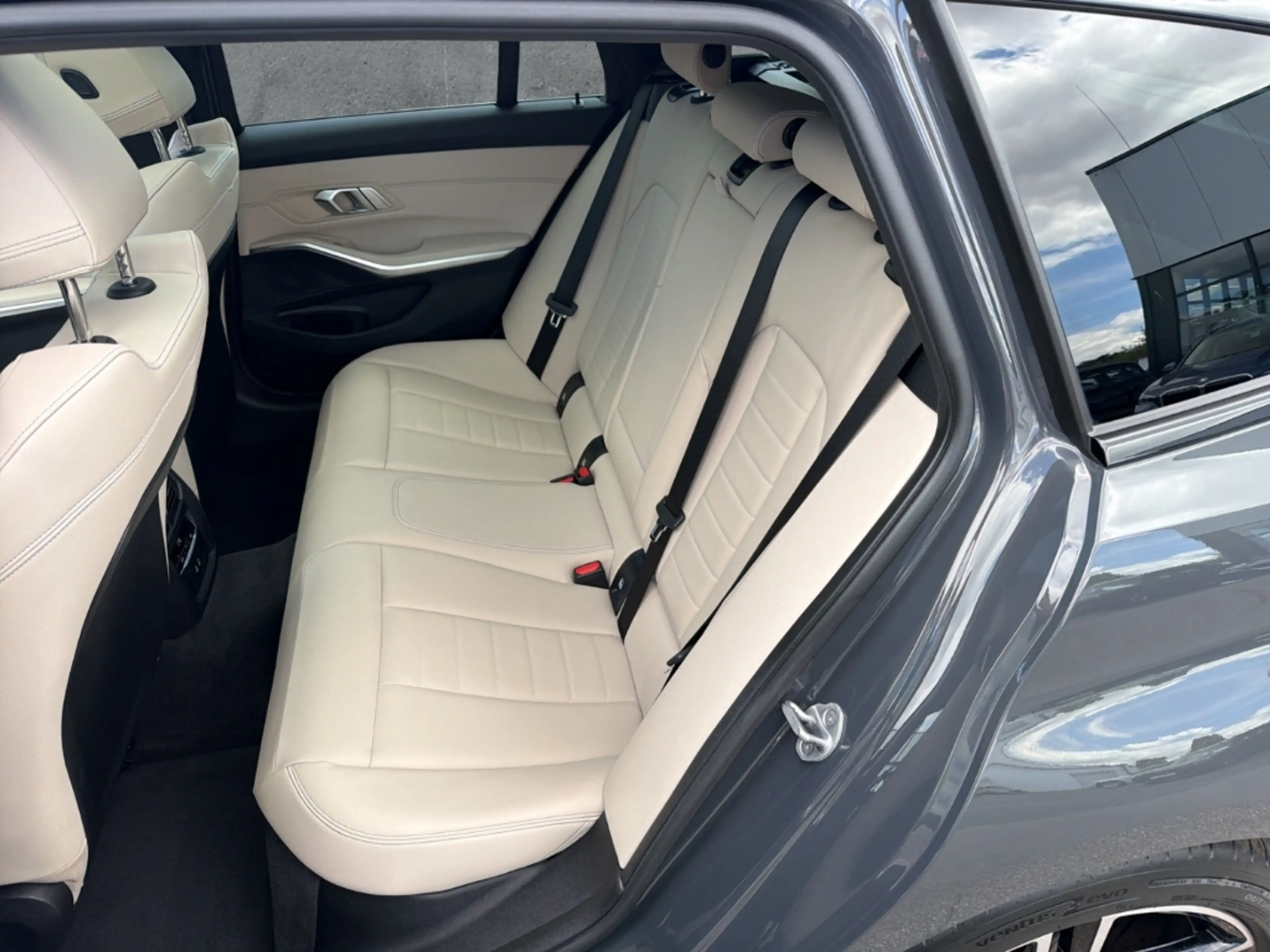 BMW 340 xDrive Touring Park-Assistent — photo 13