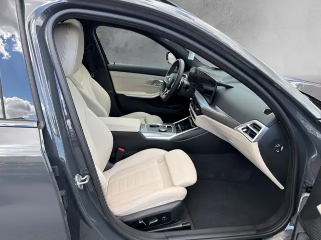 BMW 3 Series view 11