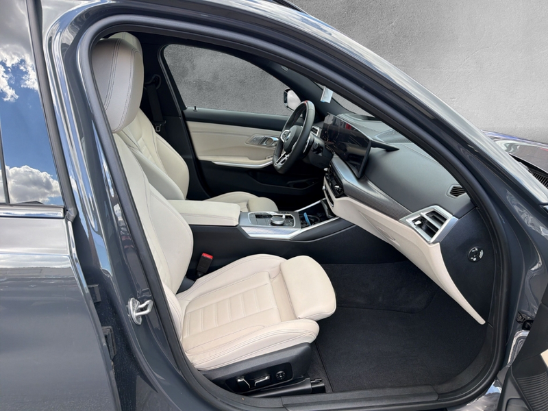 BMW 340 xDrive Touring Park-Assistent — photo 11