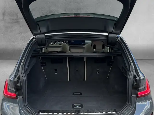 BMW 3 Series view 15