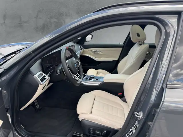 BMW 3 Series view 8