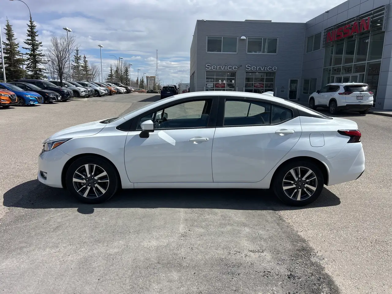 Nissan Versa снимка Nissan Versa
