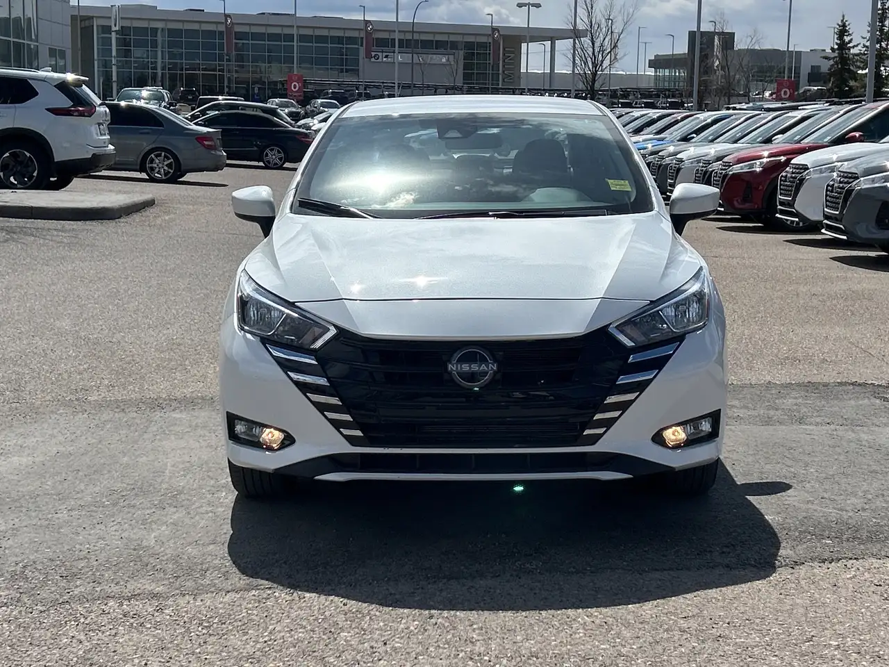 Nissan Versa снимка Nissan Versa