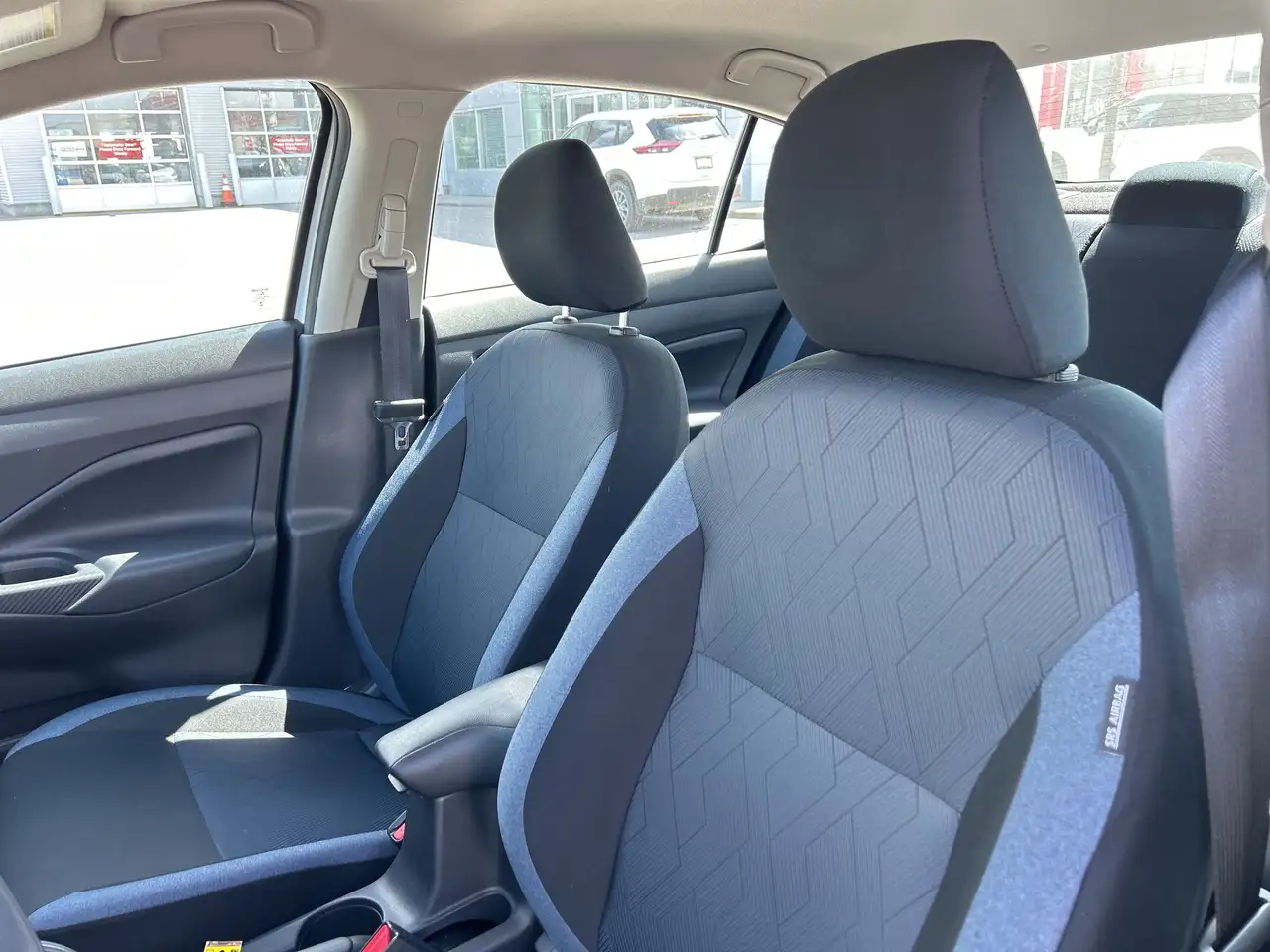 Nissan Versa снимка Nissan Versa