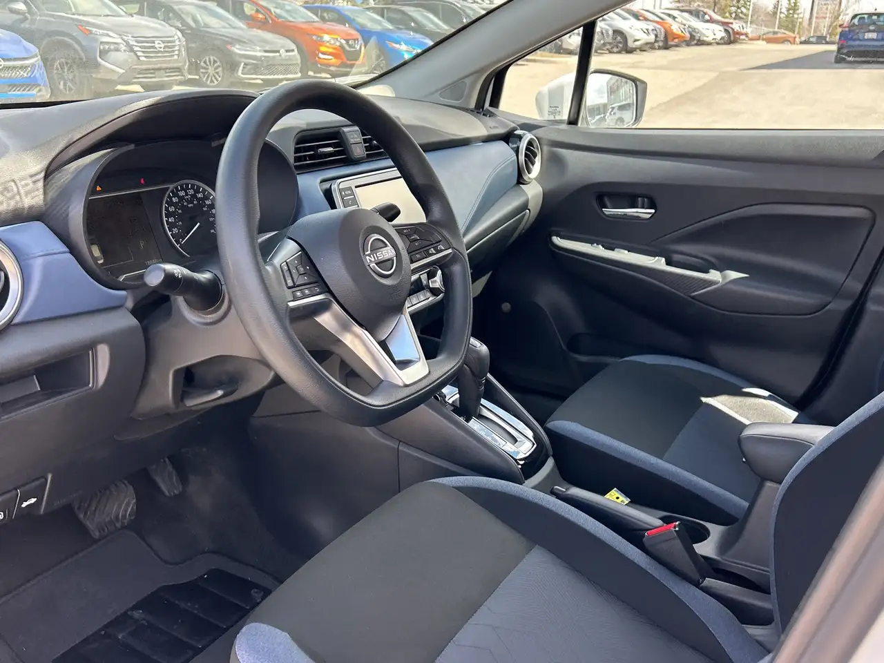 Nissan Versa снимка Nissan Versa