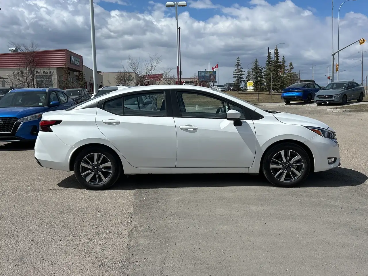 Nissan Versa снимка Nissan Versa