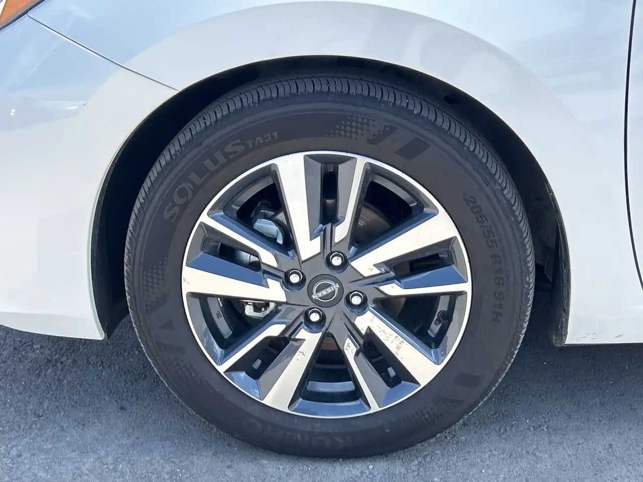 Nissan Versa снимка Nissan Versa