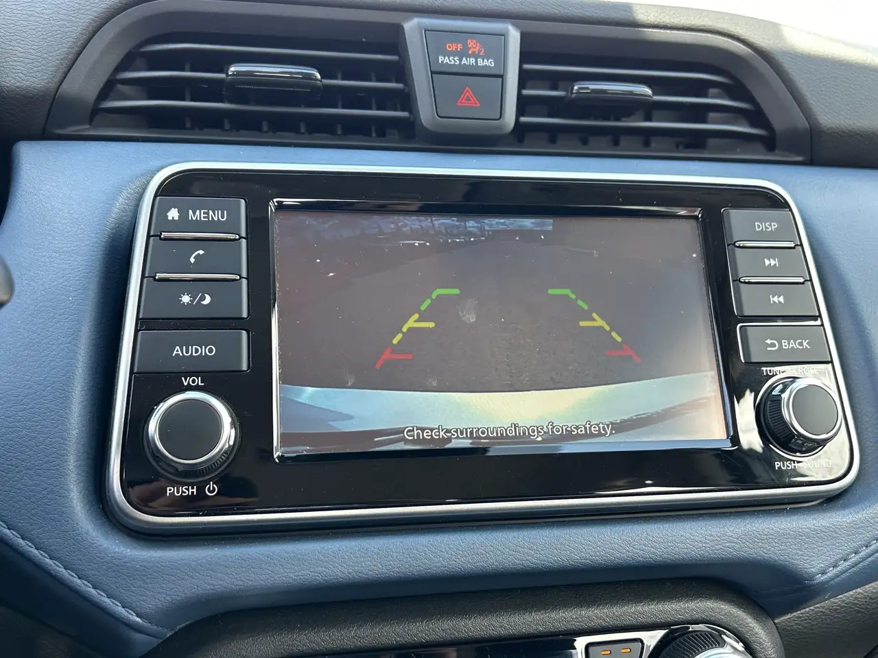 Nissan Versa снимка Nissan Versa