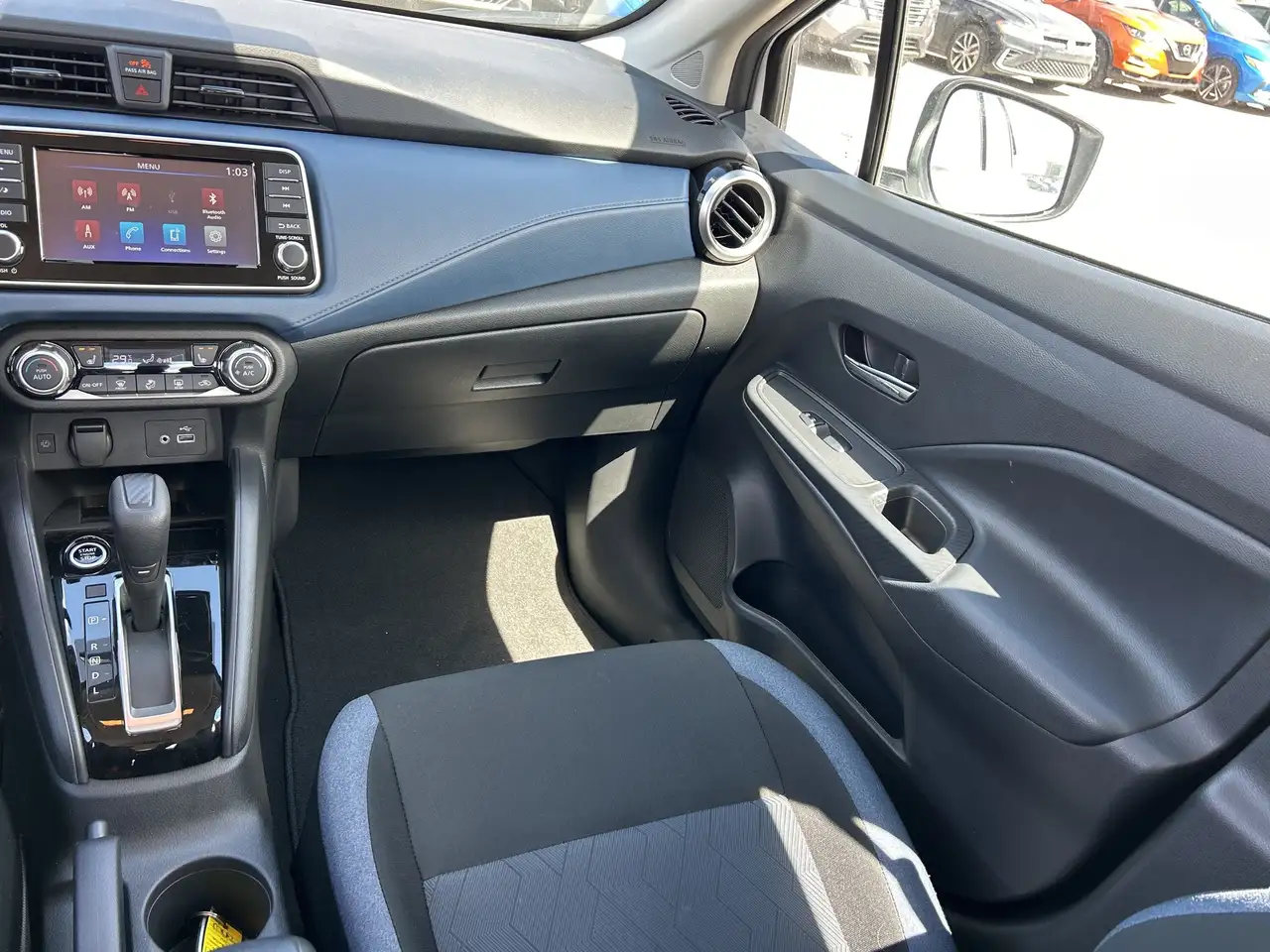 Nissan Versa снимка Nissan Versa