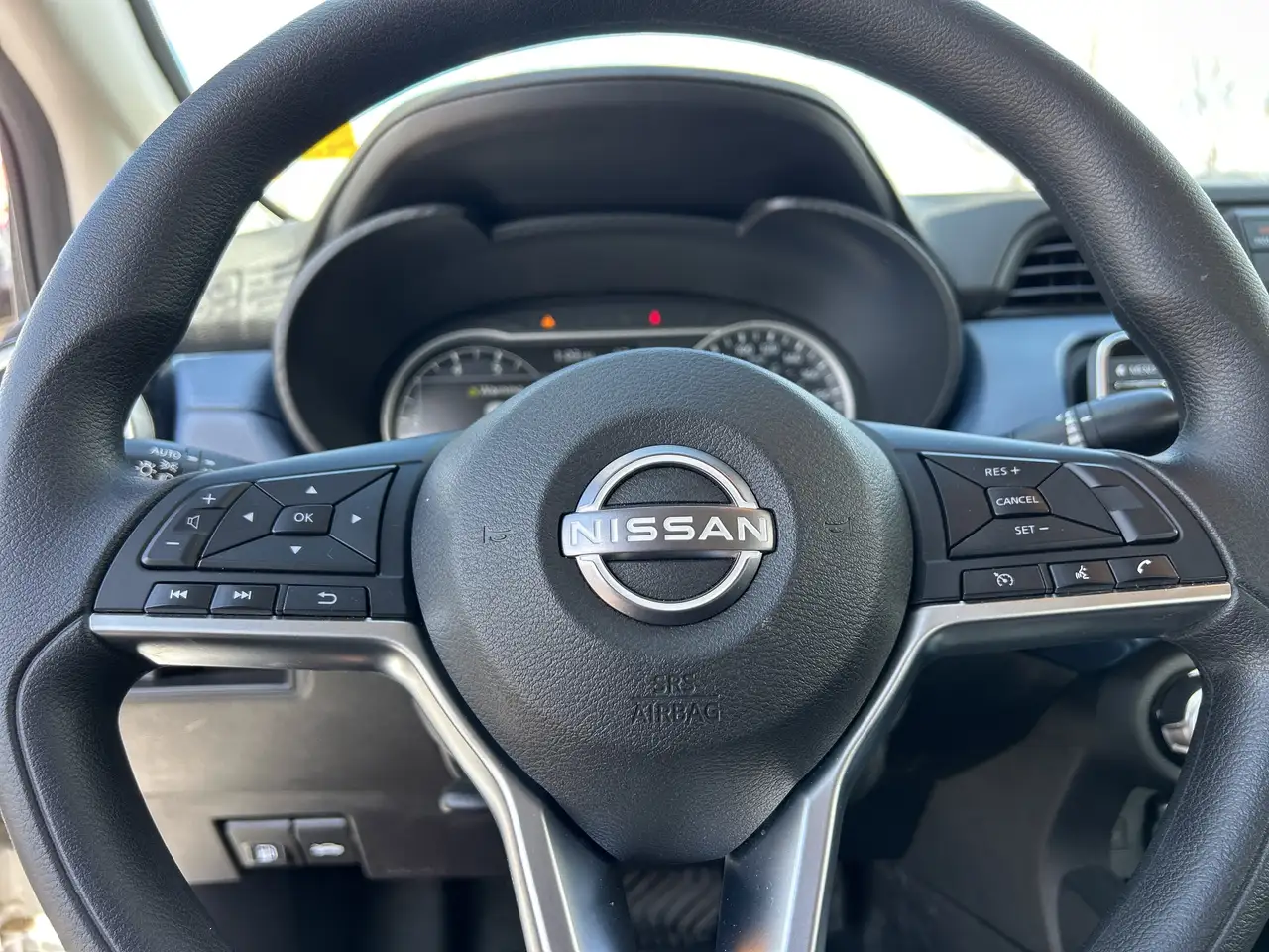 Nissan Versa снимка Nissan Versa