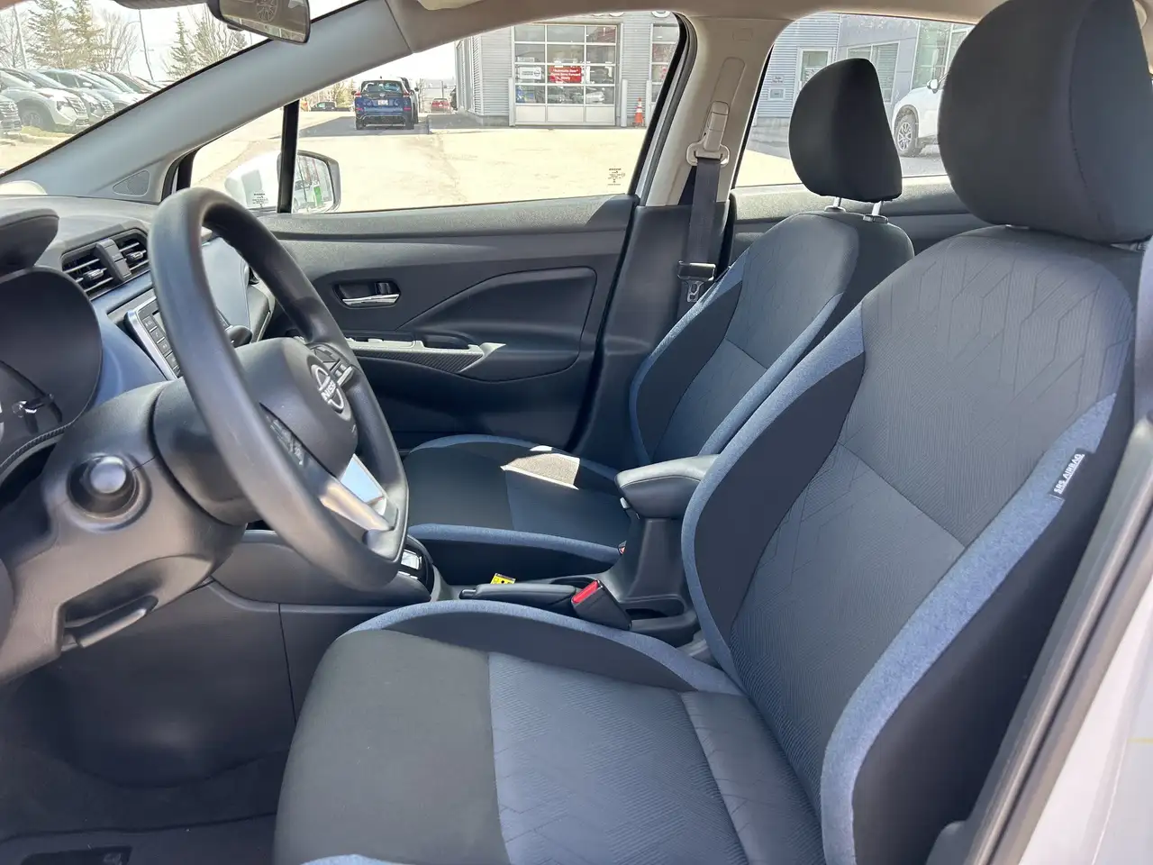 Nissan Versa снимка Nissan Versa