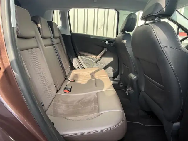 Peugeot 2008 view 11