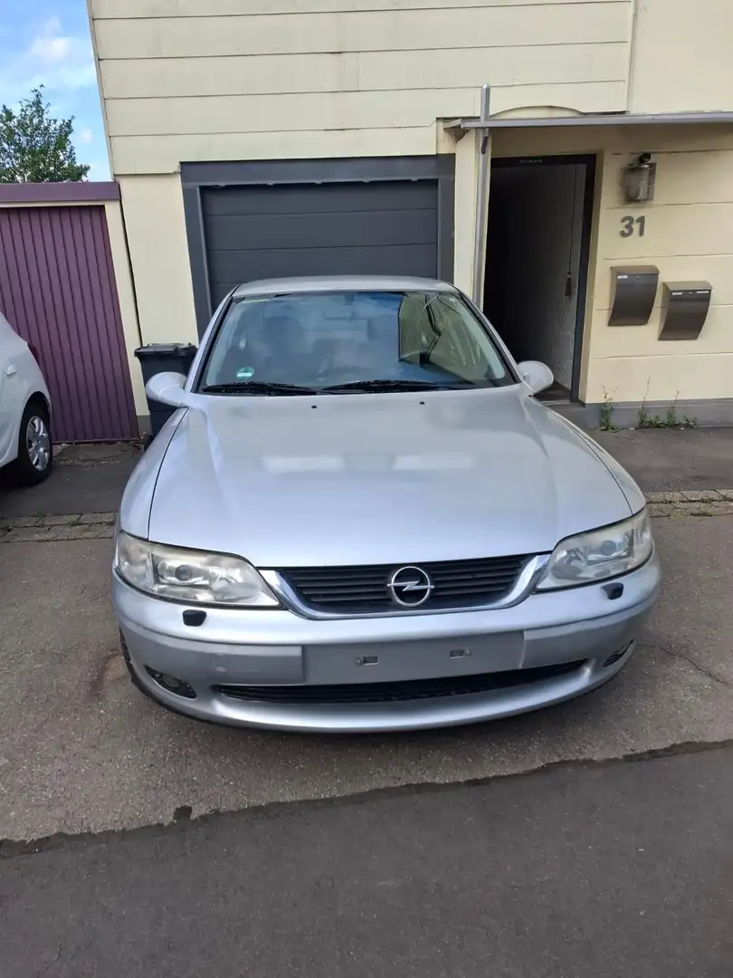 Opel Vectra 1.8 Selection TÜV / Zahnriemen NEU - 1