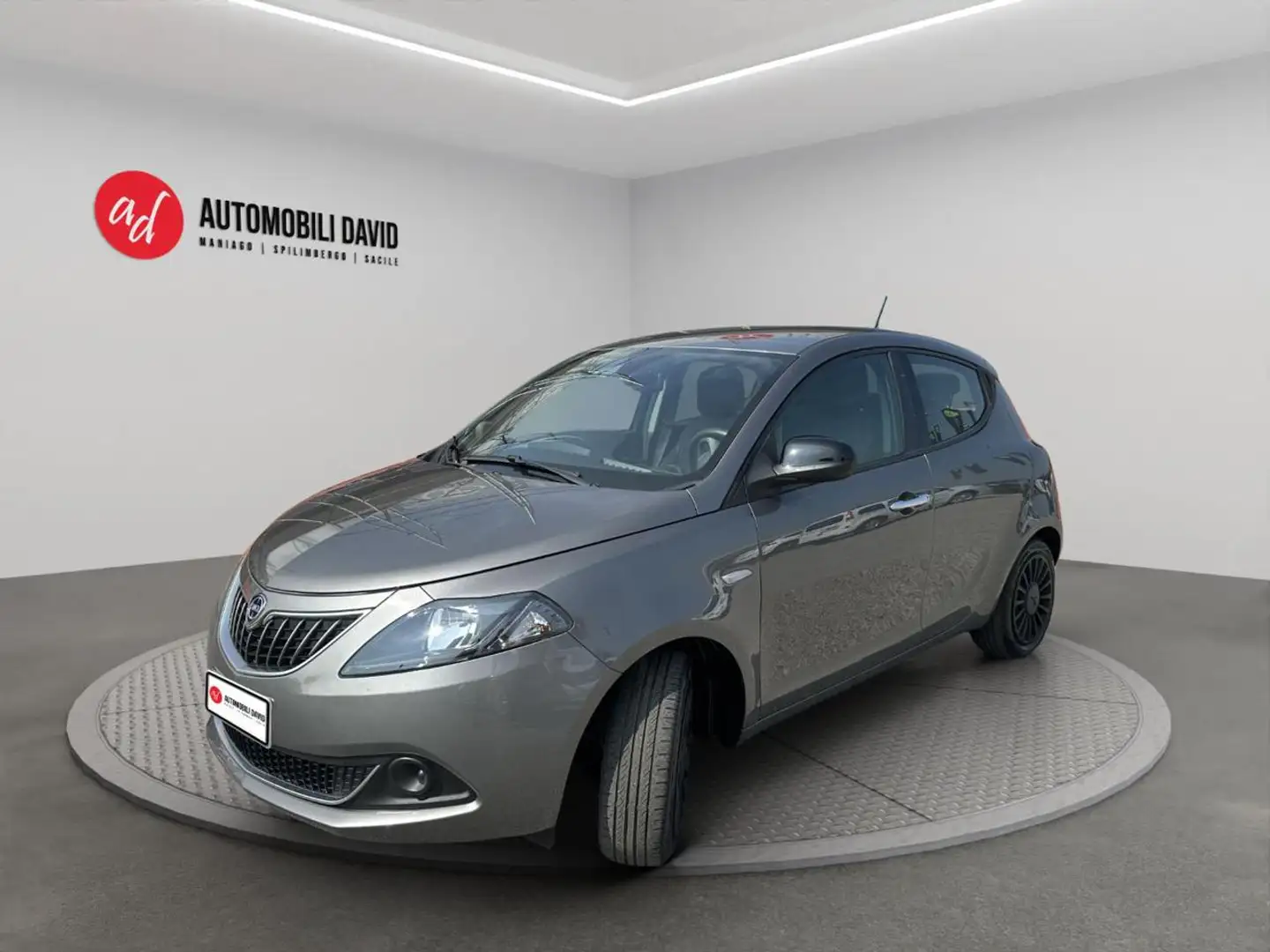Lancia Ypsilon 1.0 FireFly 5 porte S&S Hybrid Ecochic Silver Gris - 1