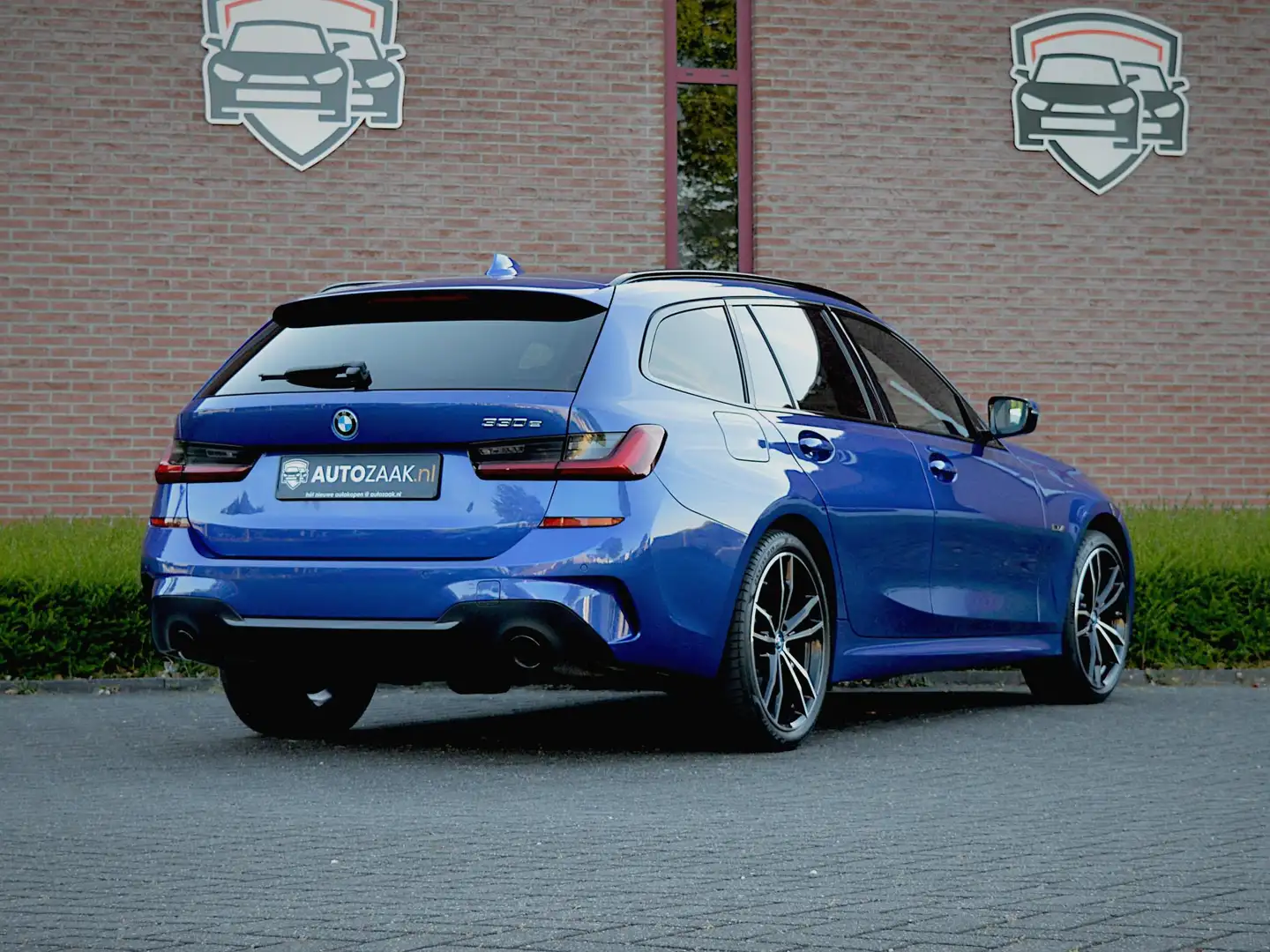 BMW 330 3-serie Touring 330e Business Edition M Sport Blauw - 2