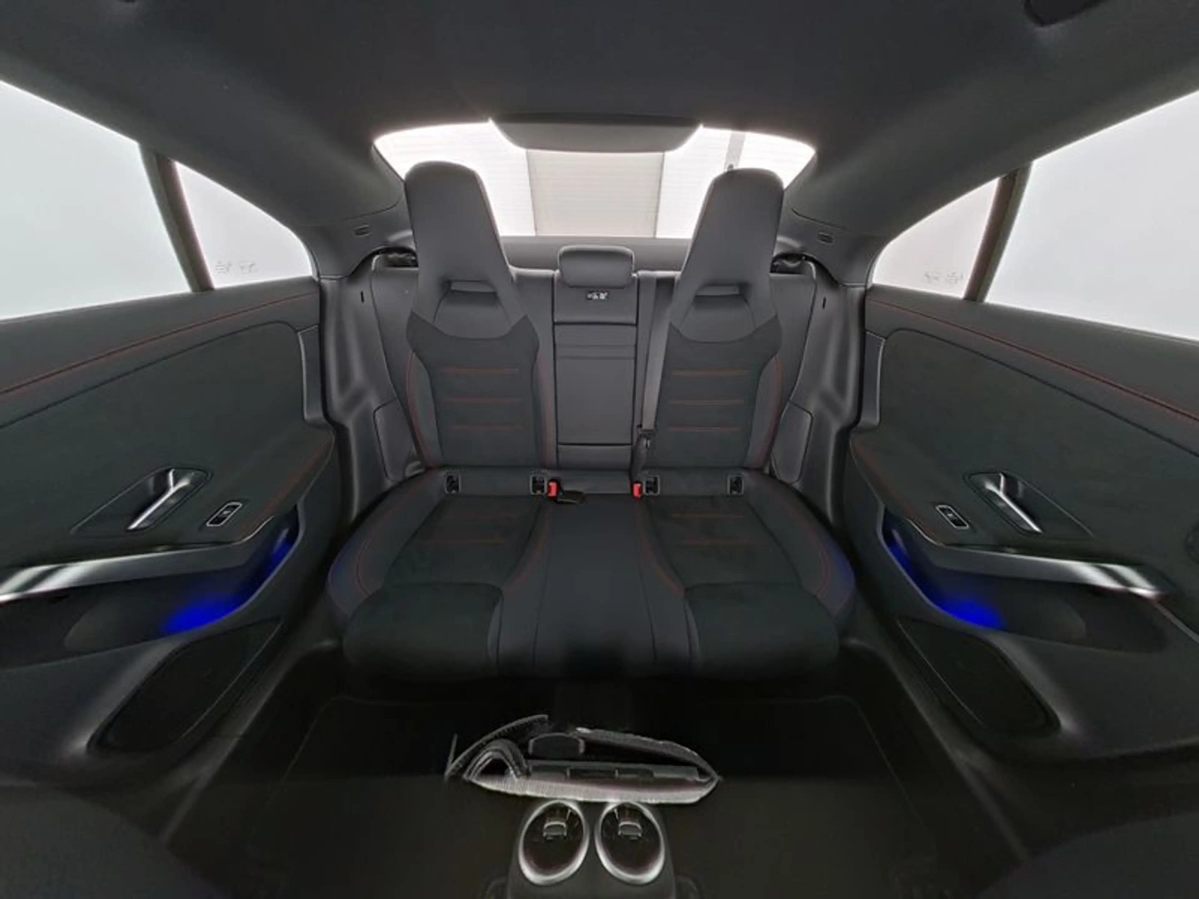 Mercedes-Benz CLA 220 4M *AMG Night Multibeam Ambie Totwin — photo 9