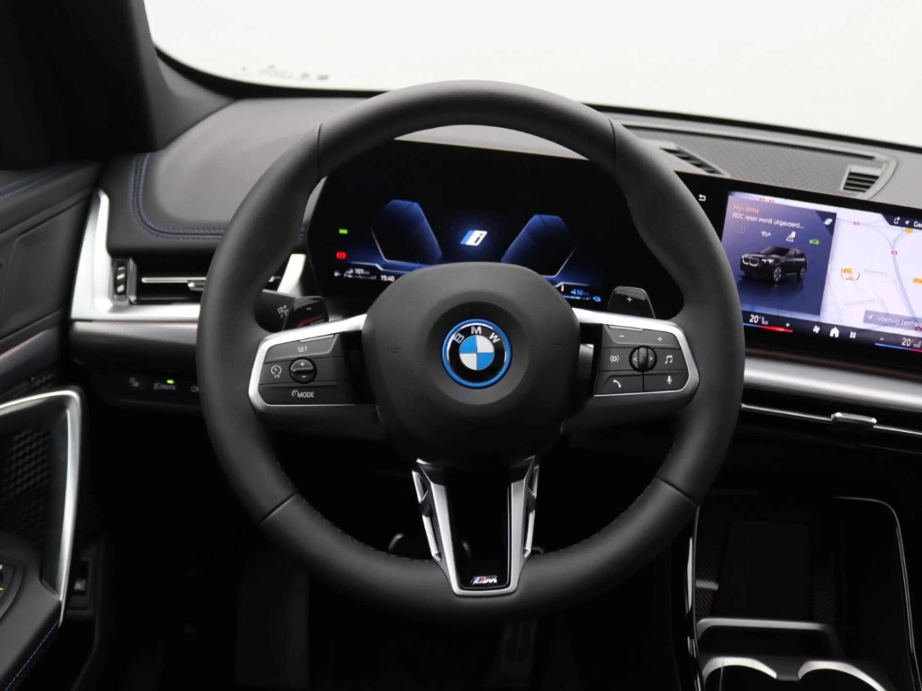 BMW X1 25 e xDrive M Sport AHK Pano Navi LED Dig. Cockpit — photo 15