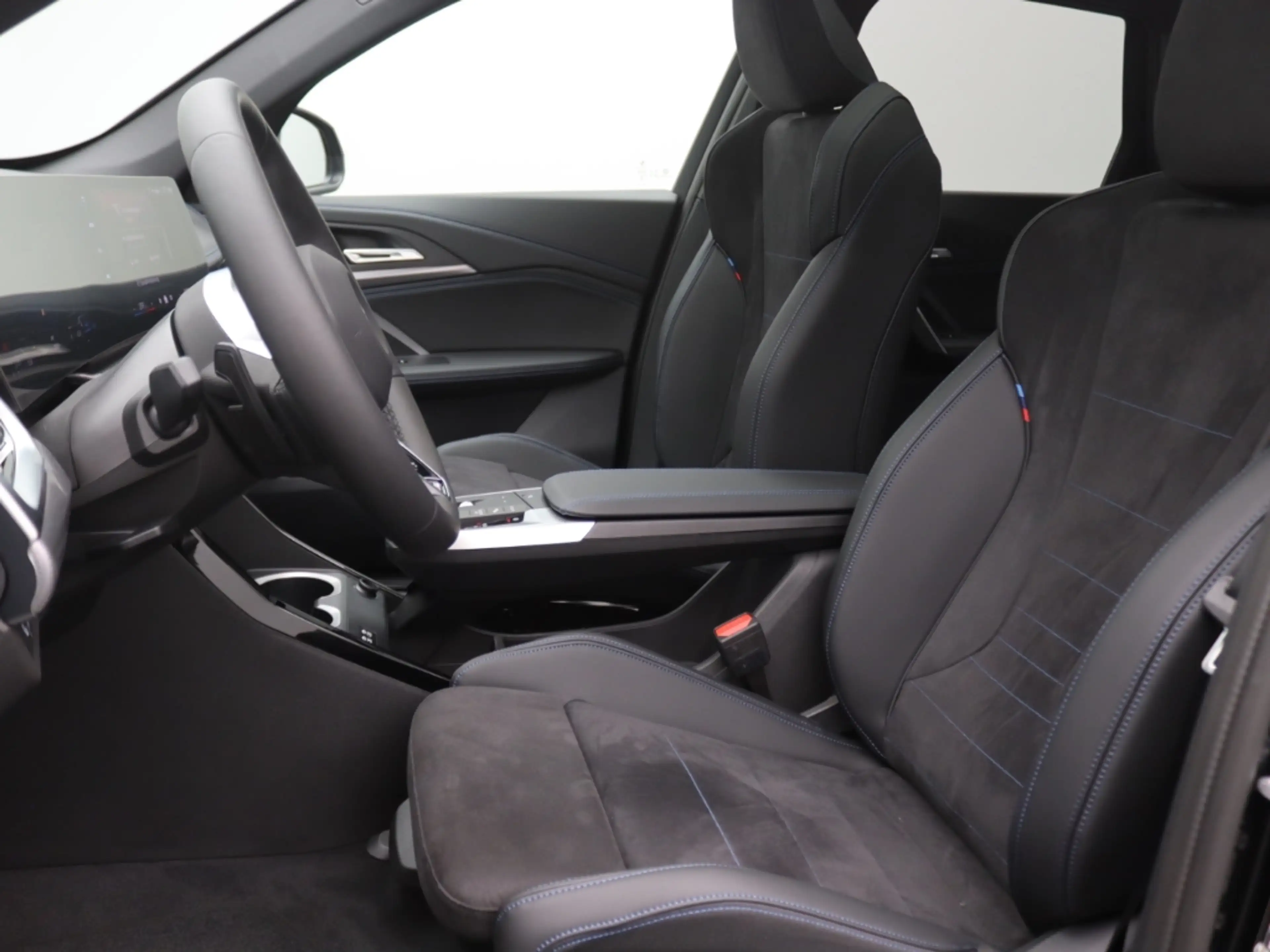 BMW X1 25 e xDrive M Sport AHK Pano Navi LED Dig. Cockpit — photo 11