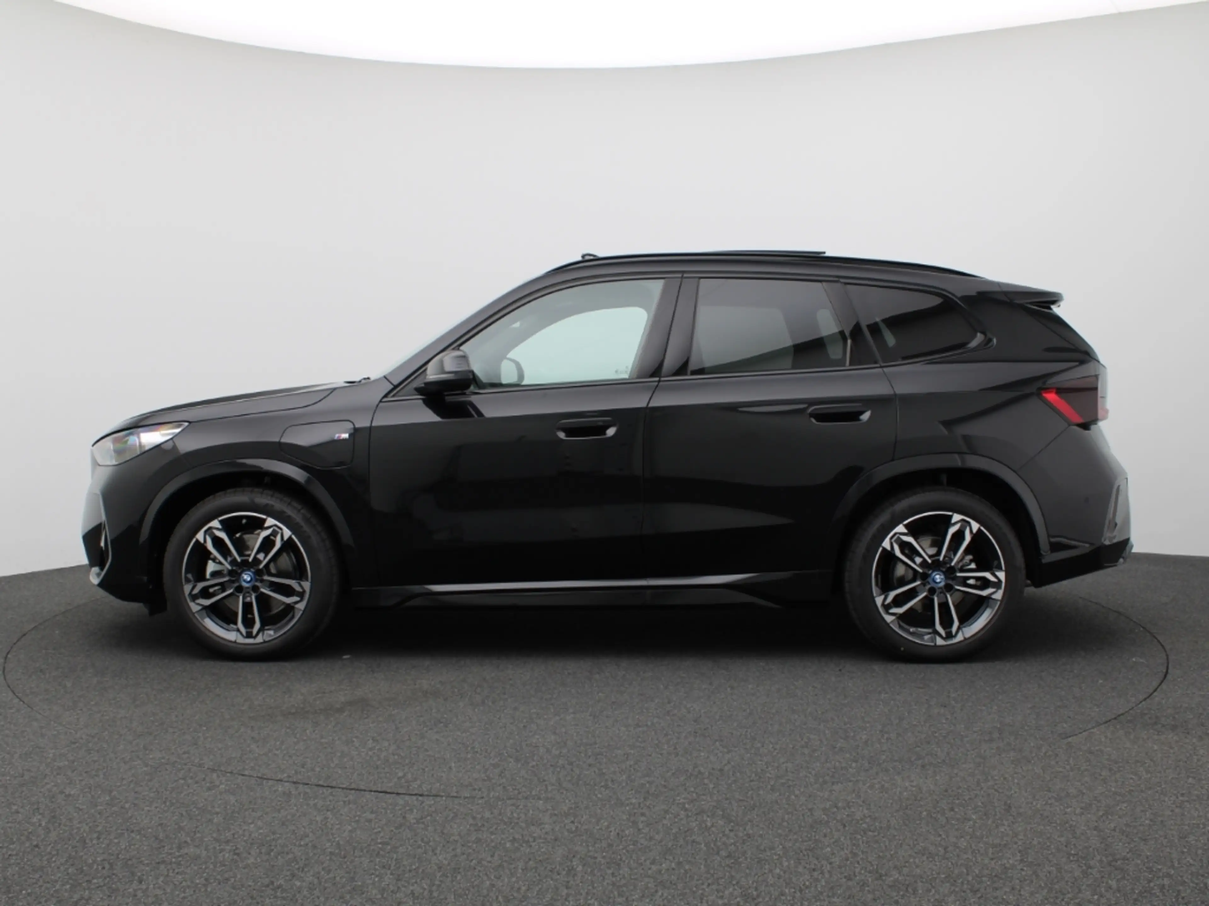 BMW X1 25 e xDrive M Sport AHK Pano Navi LED Dig. Cockpit — photo 3