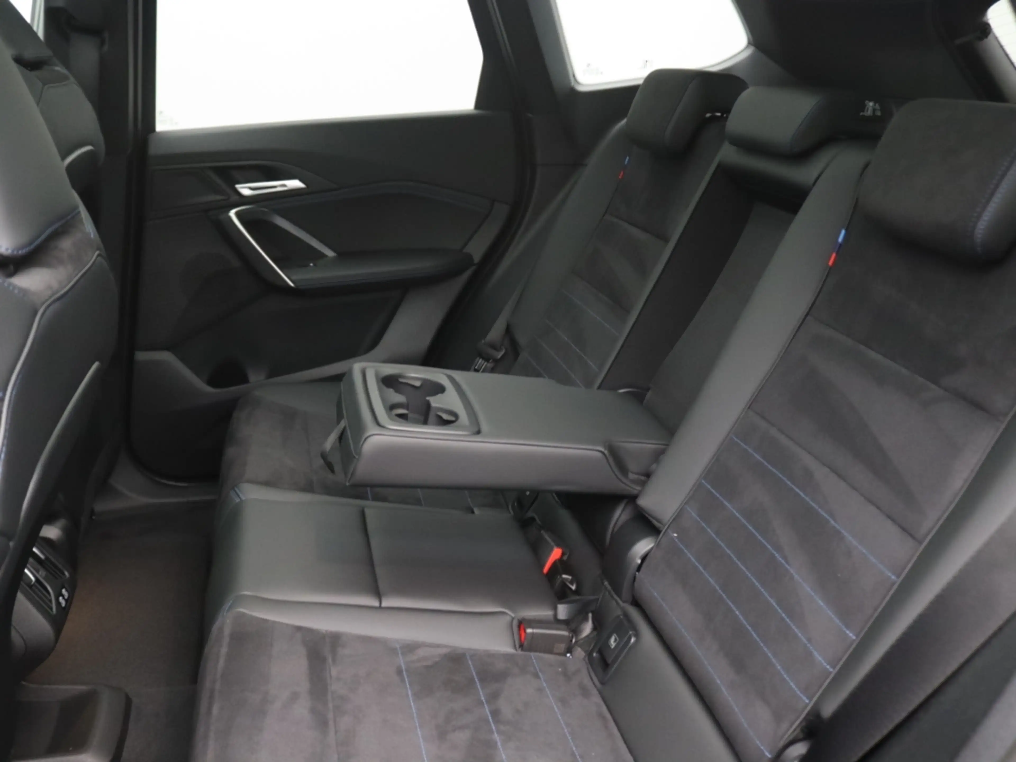 BMW X1 25 e xDrive M Sport AHK Pano Navi LED Dig. Cockpit — photo 12