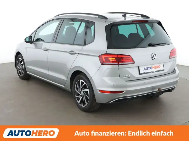 Volkswagen Golf view 4