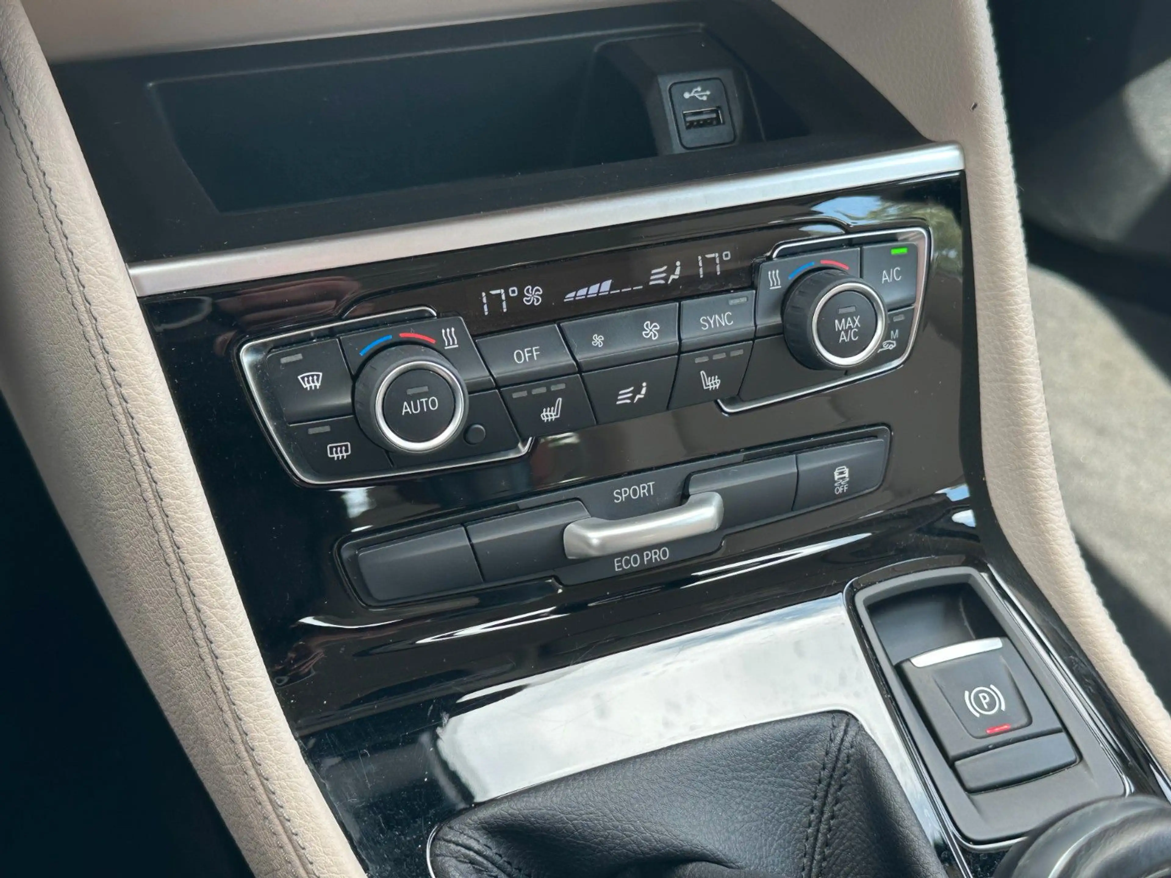 BMW 216 216 d Active Tourer Luxury Line Leder LED NAVI — photo 6