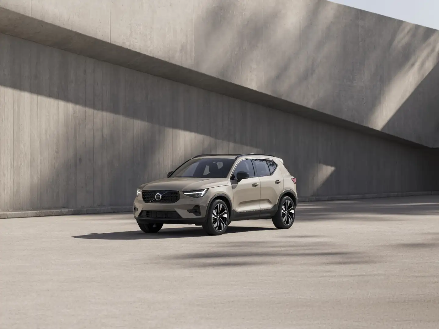 Volvo XC40 B3 B DKG Plus Dark Vert - 2