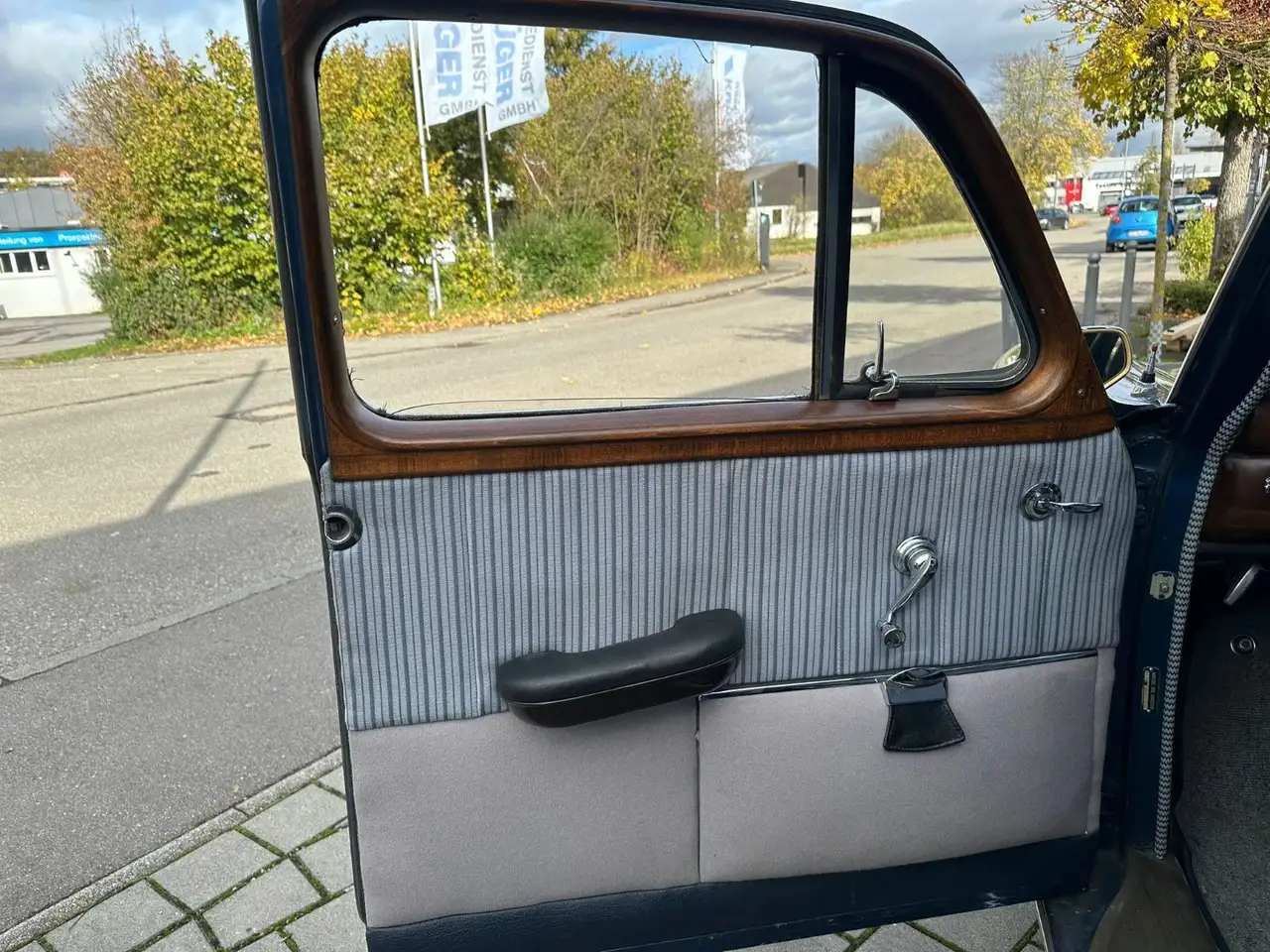 Mercedes-Benz 220 S Ponton aus dem Jahr 1956, foto 10