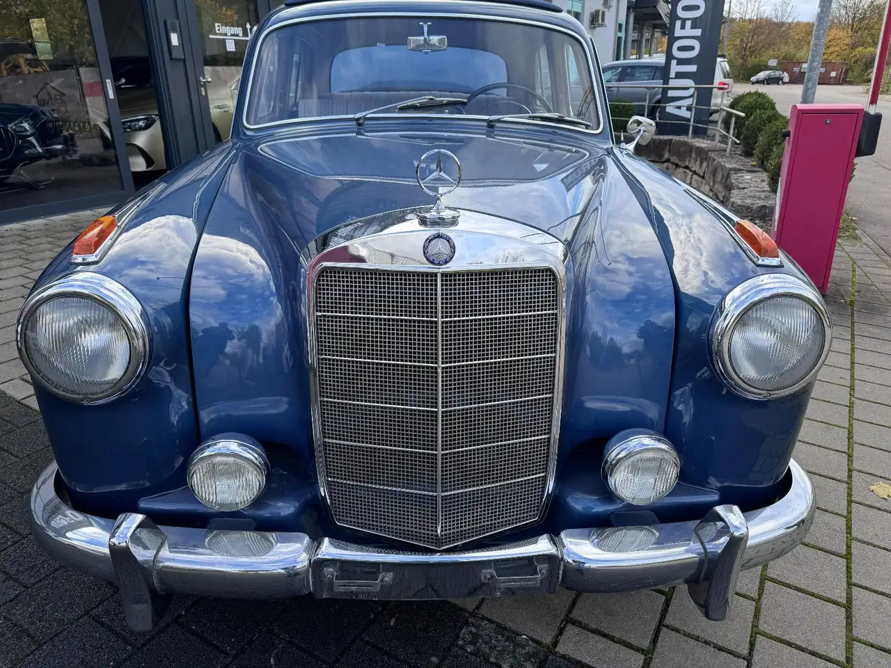 Mercedes-Benz 220 S Ponton aus dem Jahr 1956, foto 3