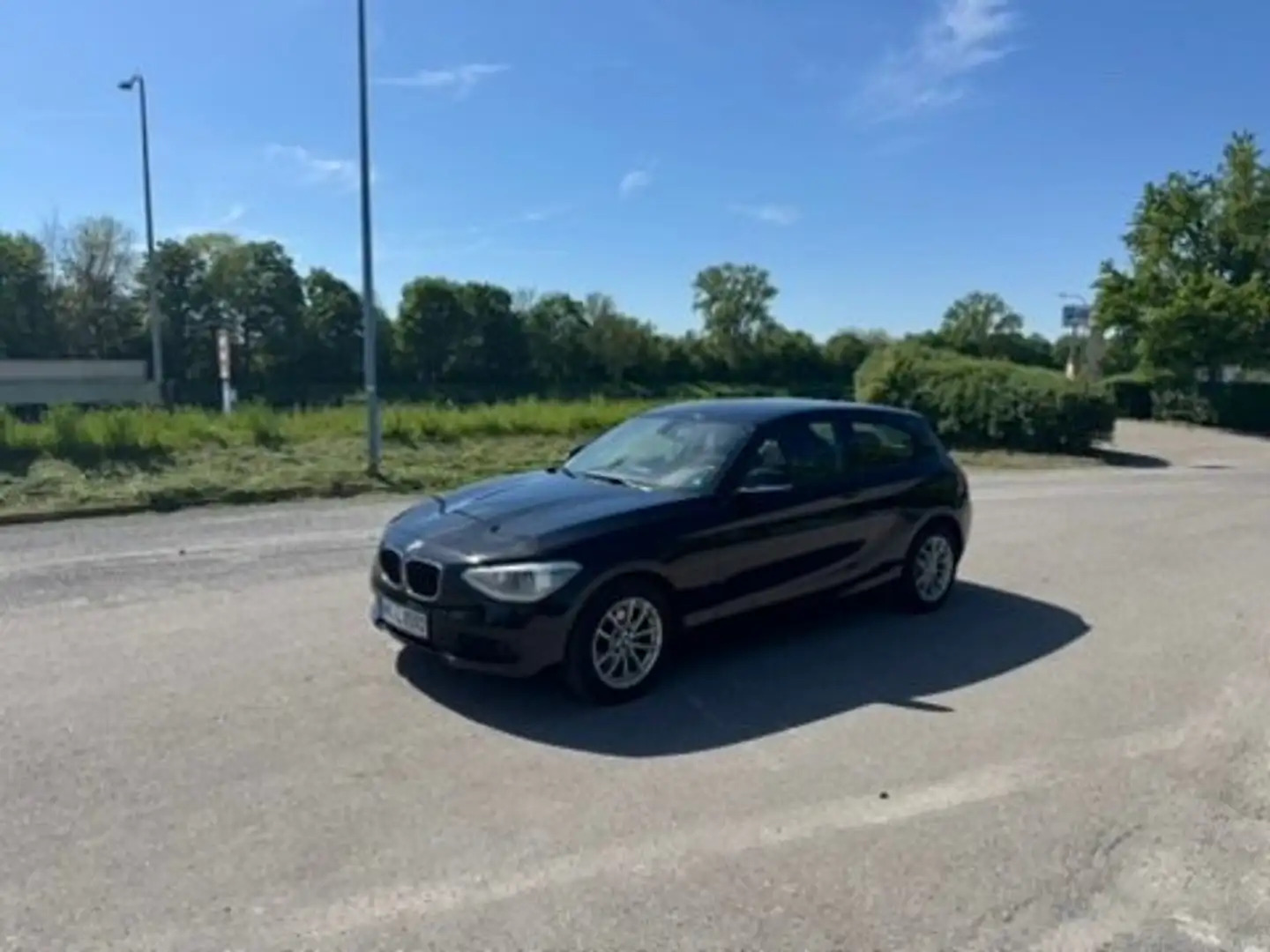 BMW 114 114d Schwarz - 2