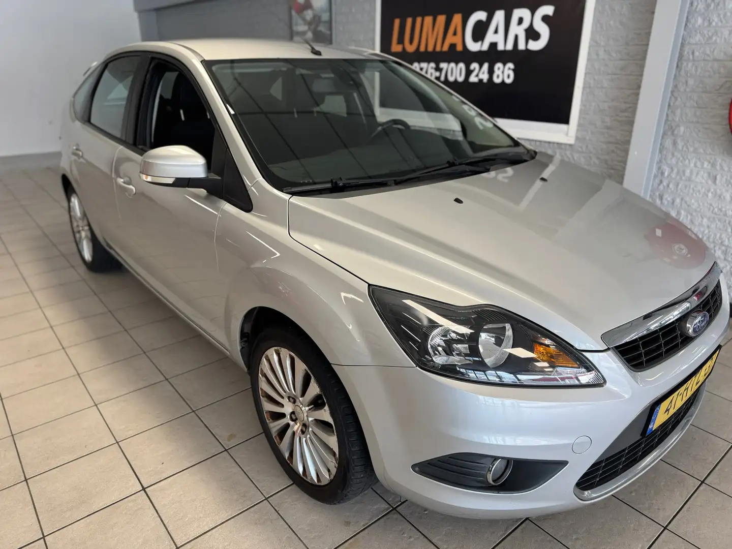 Ford Focus 1.6 Titanium Grau - 1