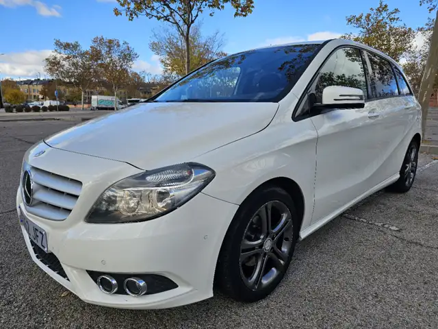 Mercedes-Benz B 180 180d